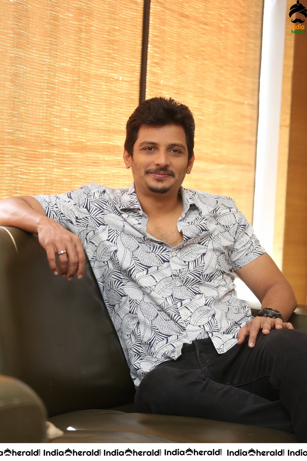 Actor Jeeva press stills as he speaks to media after a long time