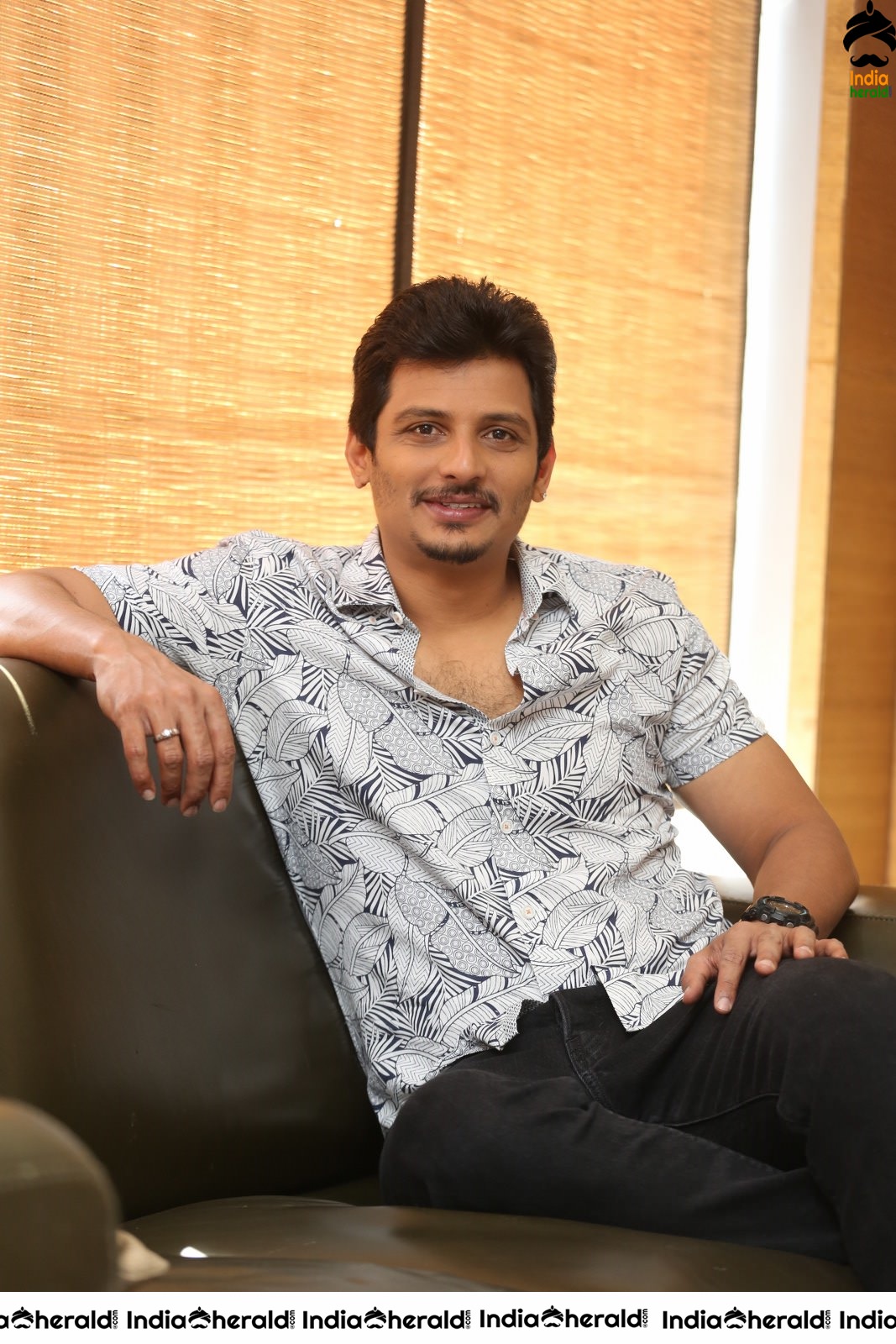 Actor Jeeva press stills as he speaks to media after a long time