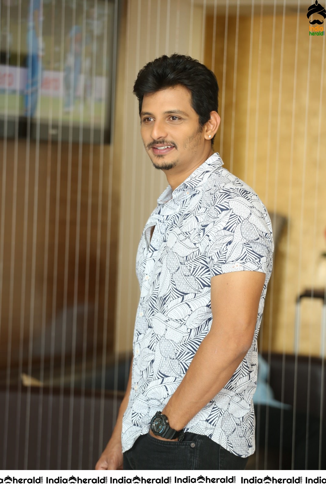 Actor Jeeva press stills as he speaks to media after a long time