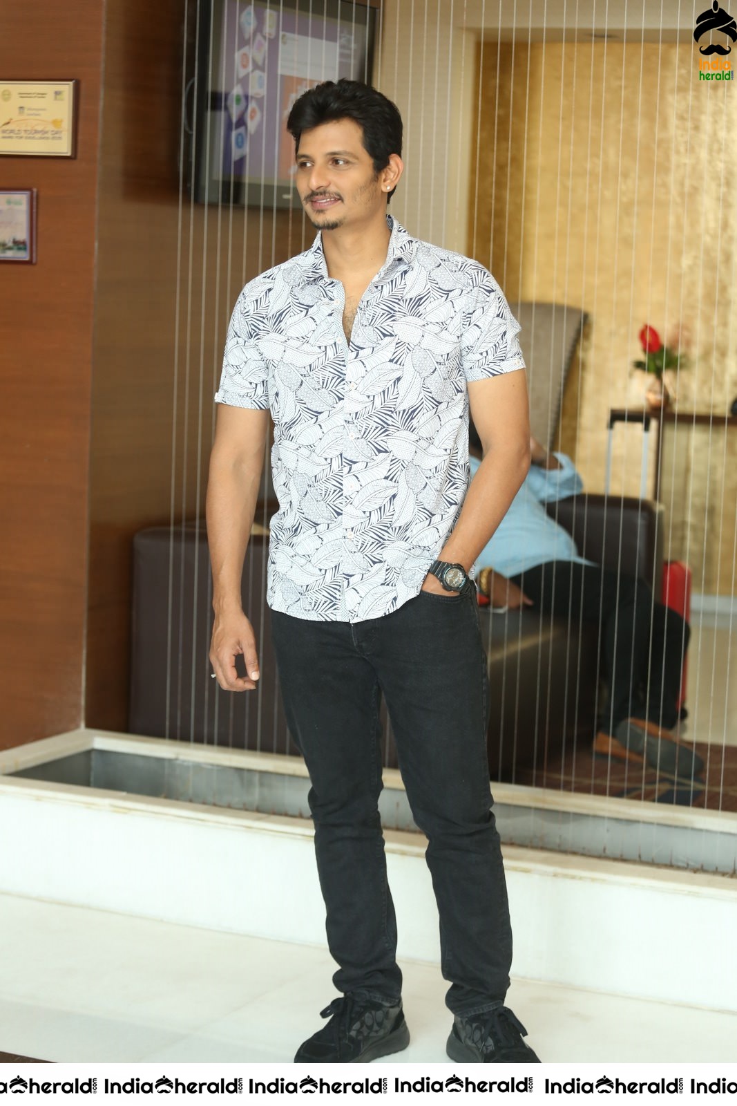 Actor Jeeva press stills as he speaks to media after a long time