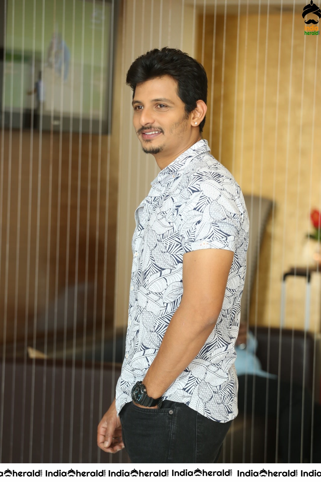 Actor Jeeva press stills as he speaks to media after a long time