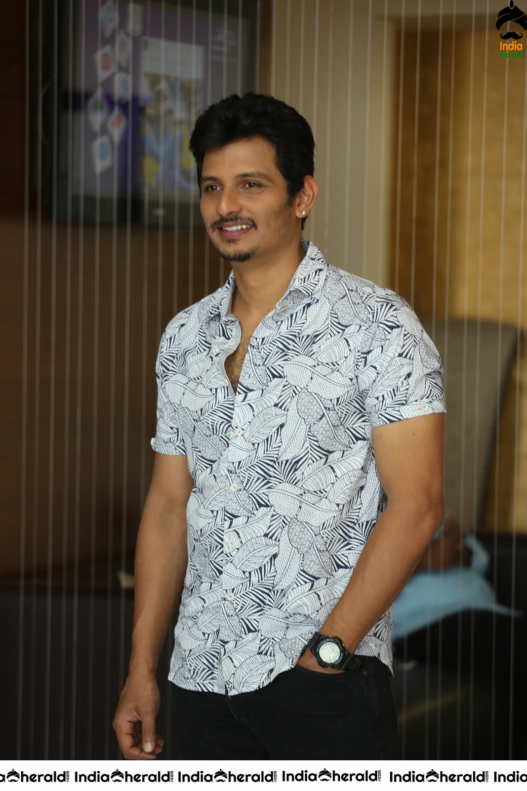 Actor Jeeva press stills as he speaks to media after a long time