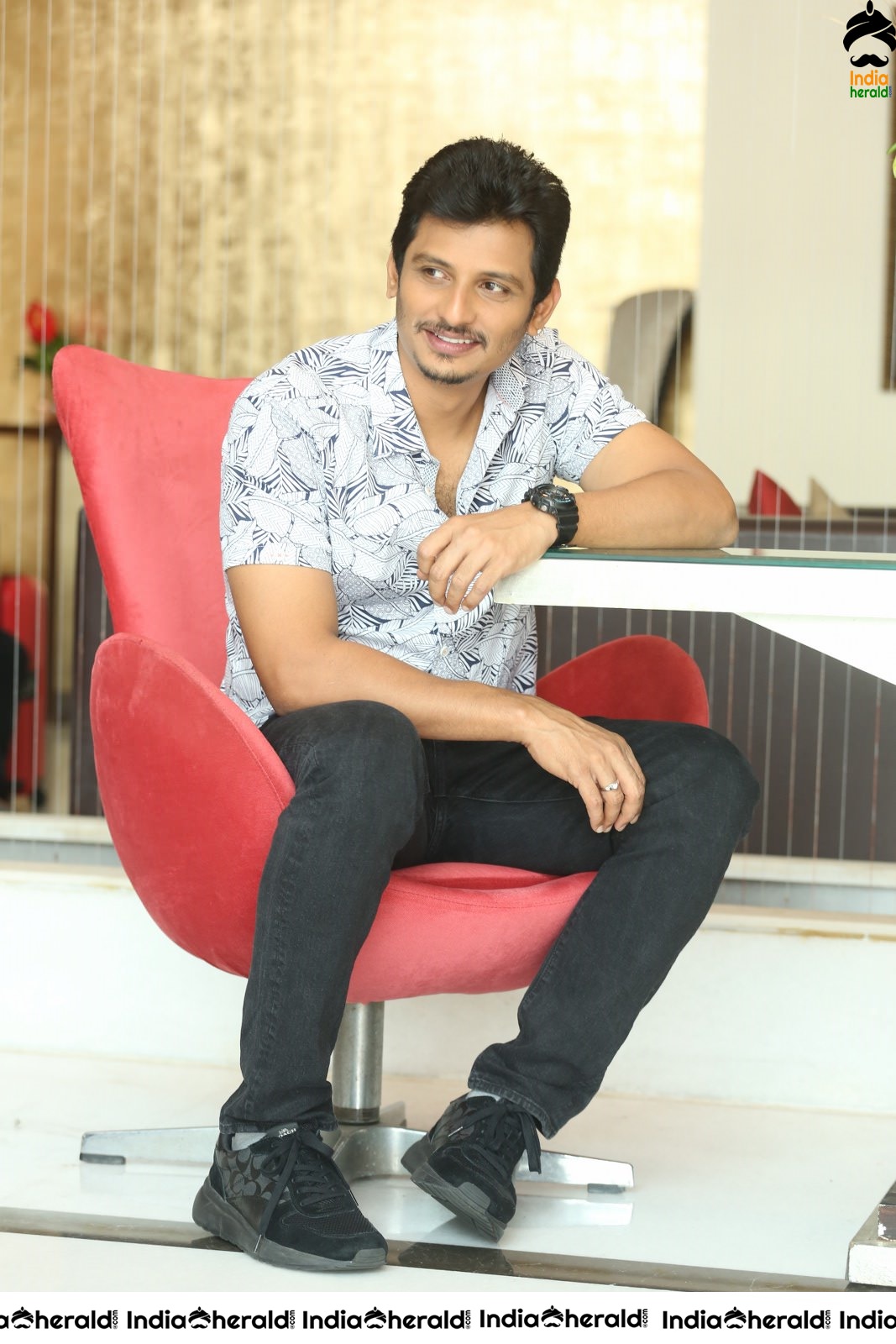 Actor Jeeva press stills as he speaks to media after a long time