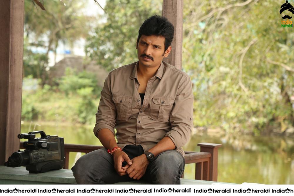 Actor Jiiva Latest Stills from the movie Seeru Set 1