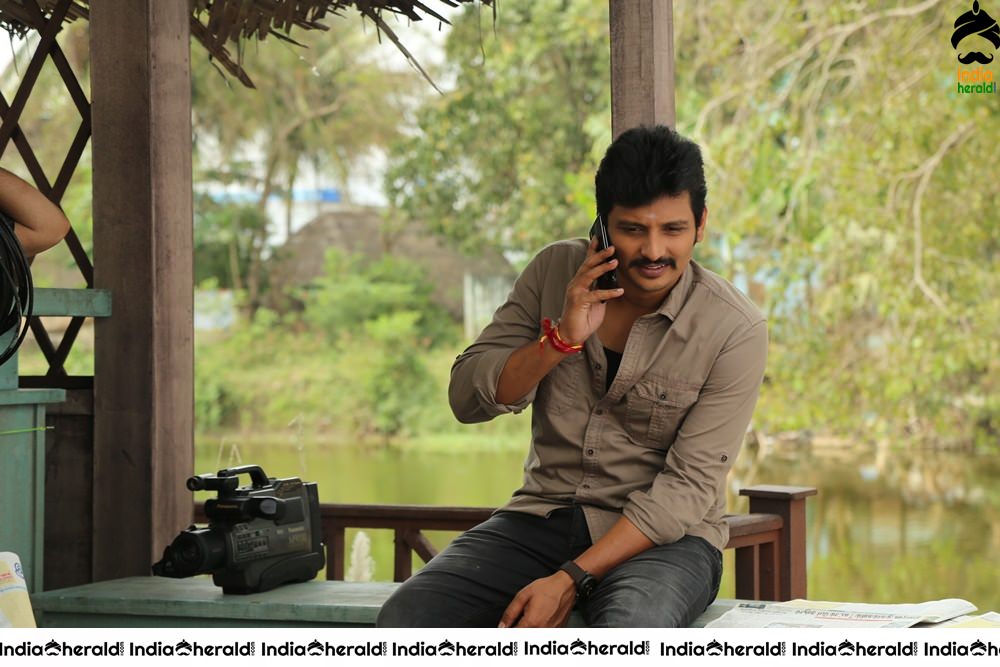 Actor Jiiva Latest Stills from the movie Seeru Set 1