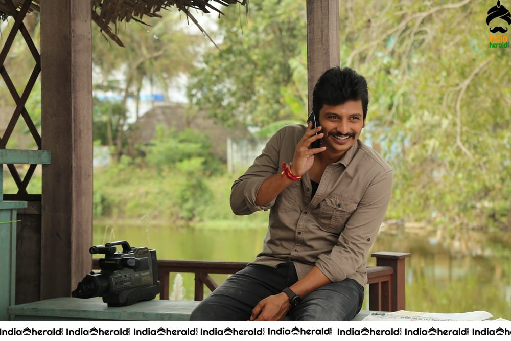 Actor Jiiva Latest Stills from the movie Seeru Set 1