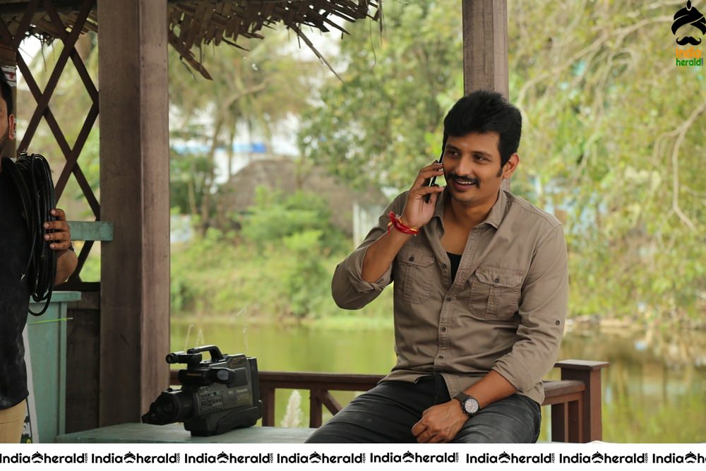 Actor Jiiva Latest Stills from the movie Seeru Set 1