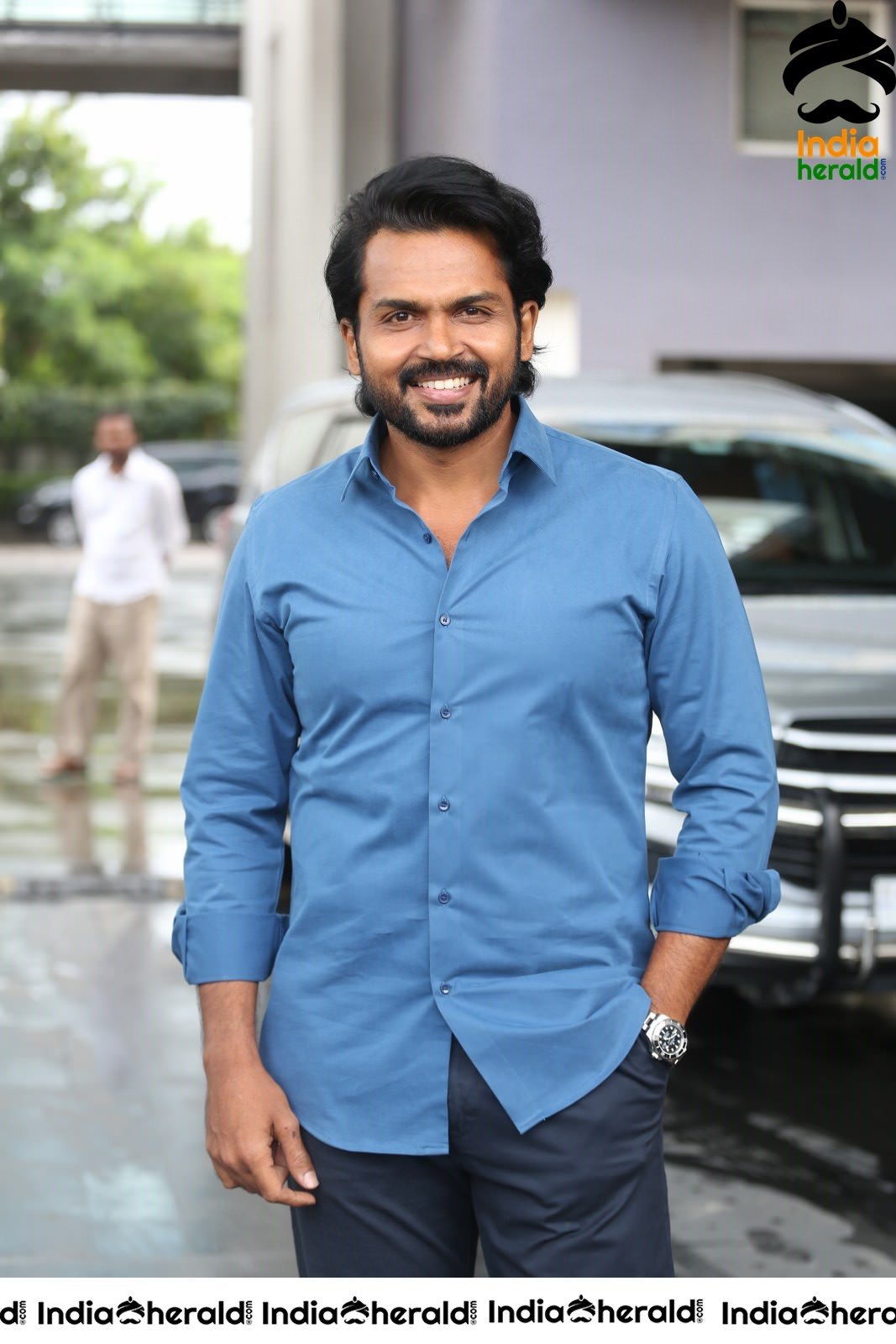 Actor Karthi Looking Super Cool after Khaidhi Interview Set 1