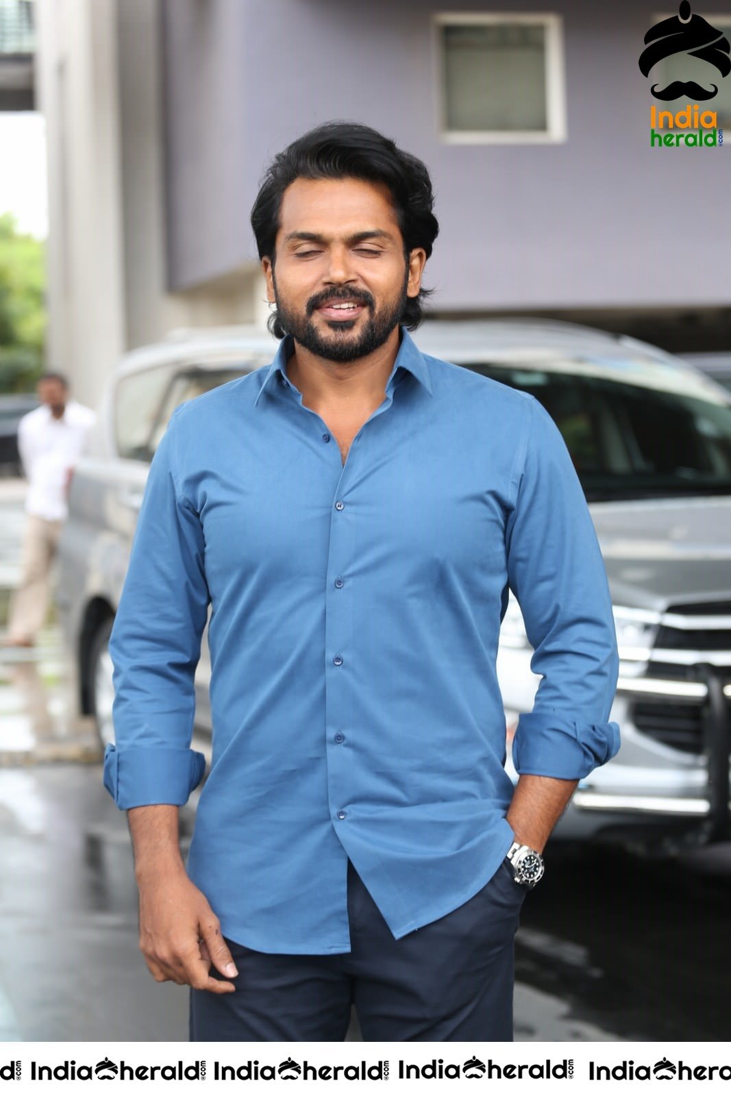 Actor Karthi Looking Super Cool after Khaidhi Interview Set 1