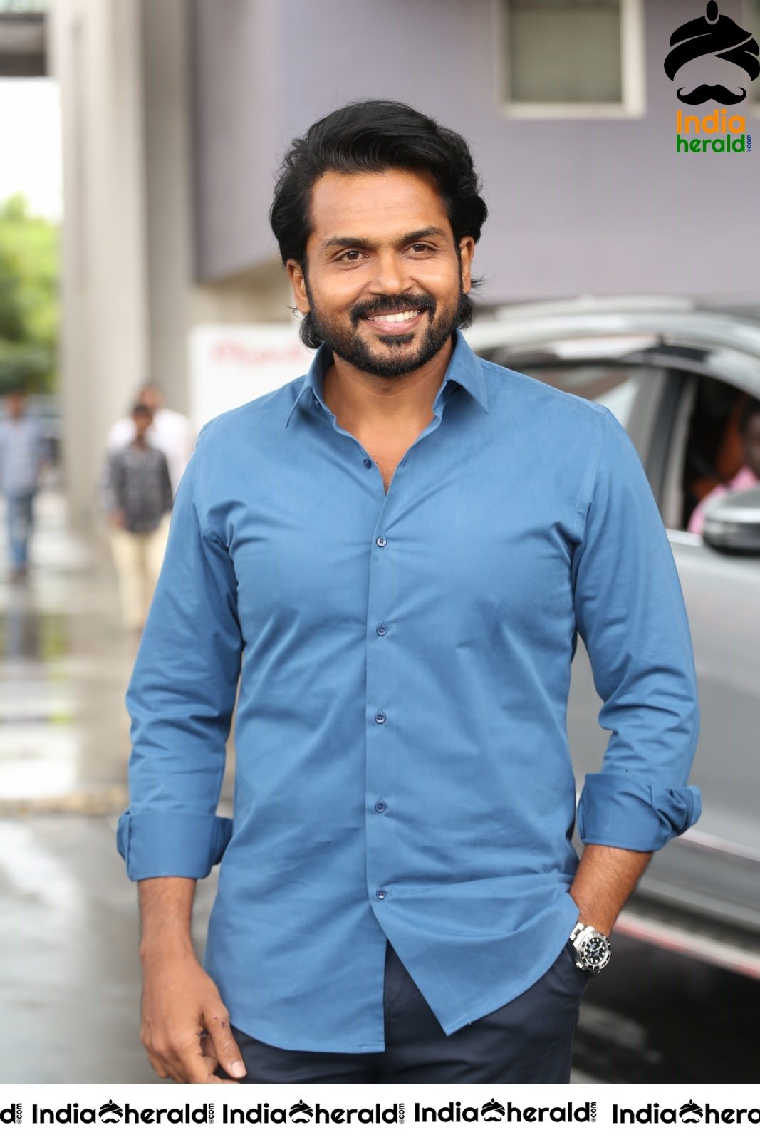 Actor Karthi Looking Super Cool after Khaidhi Interview Set 1