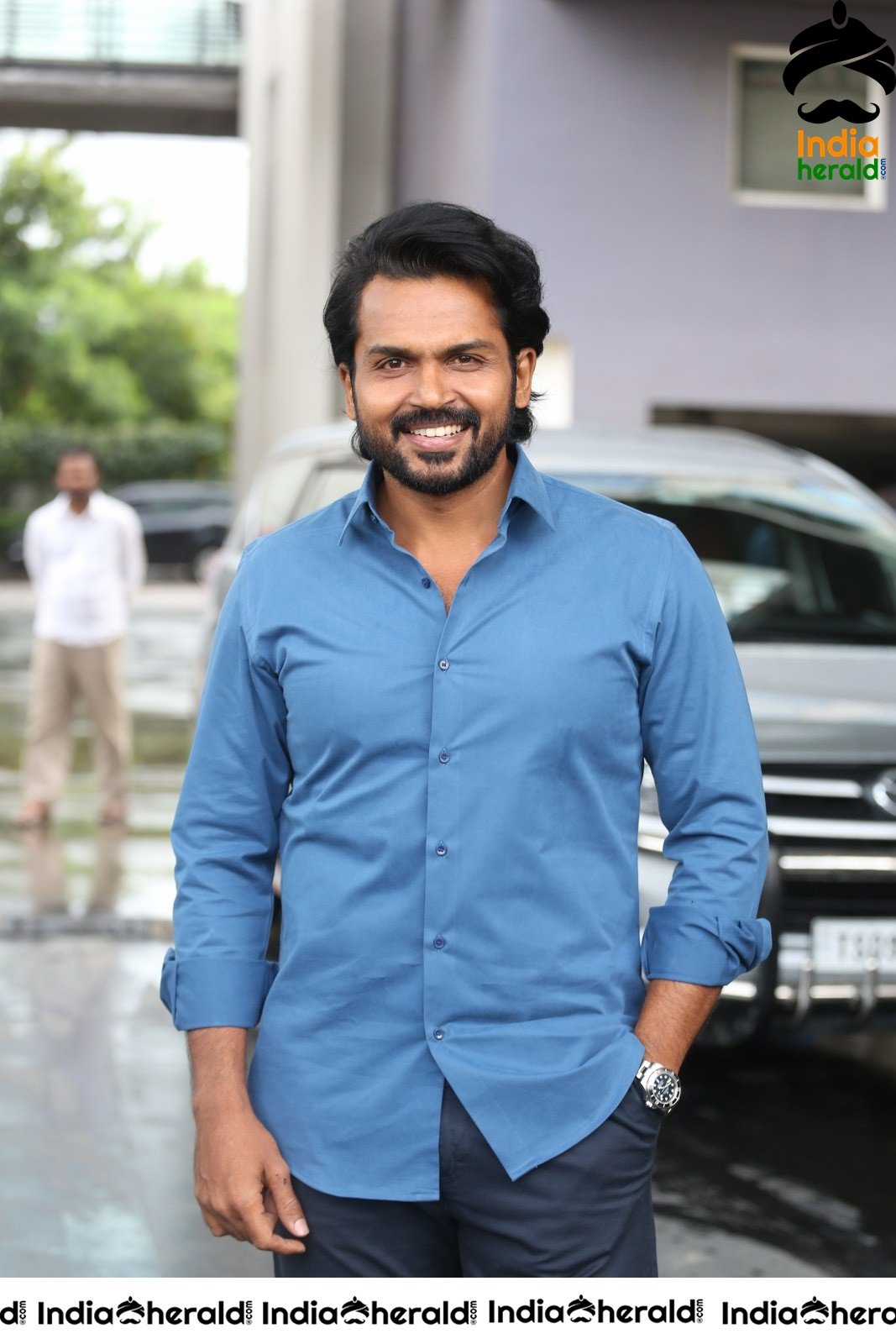 Actor Karthi Looking Super Cool after Khaidhi Interview Set 1