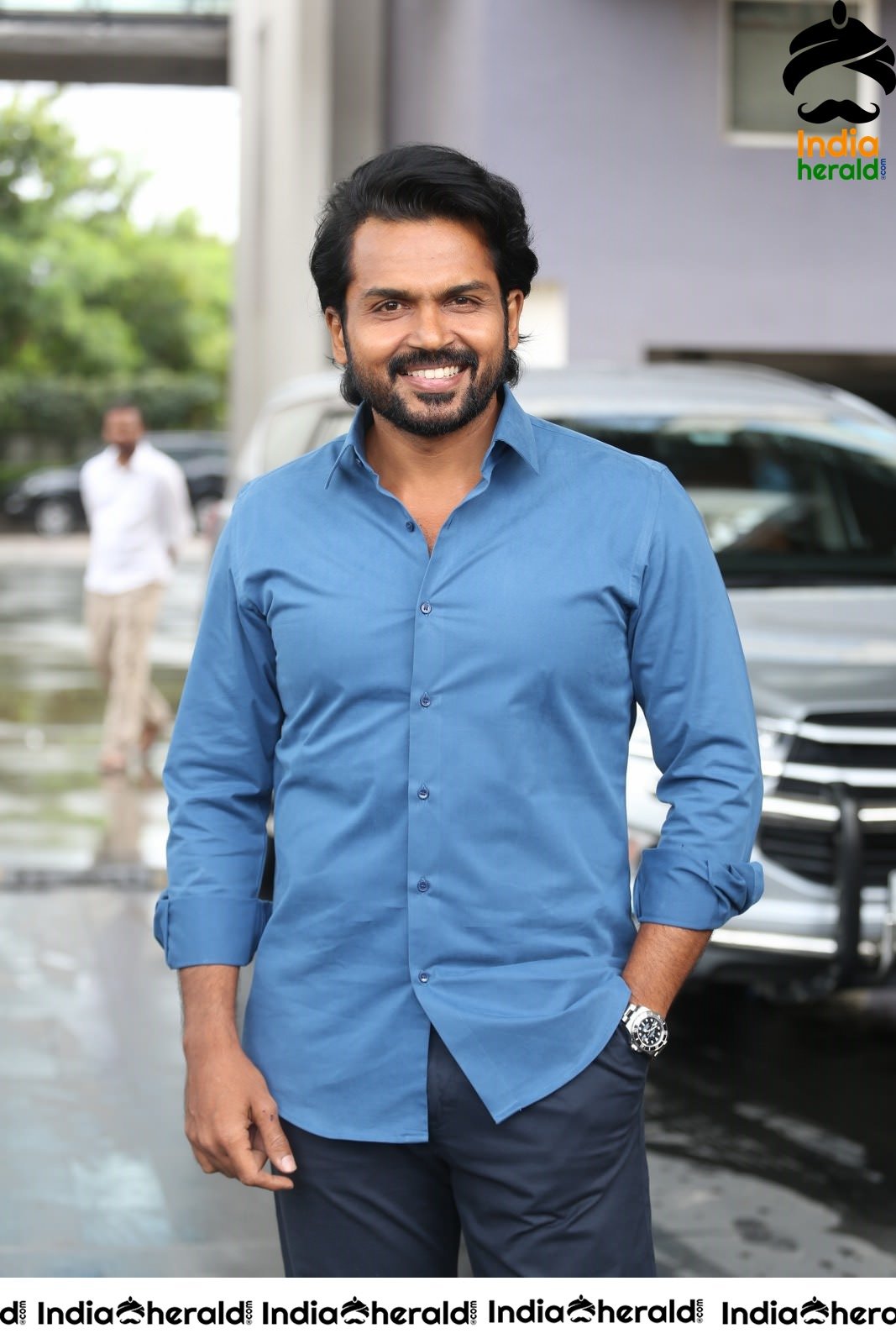 Actor Karthi Looking Super Cool after Khaidhi Interview Set 1
