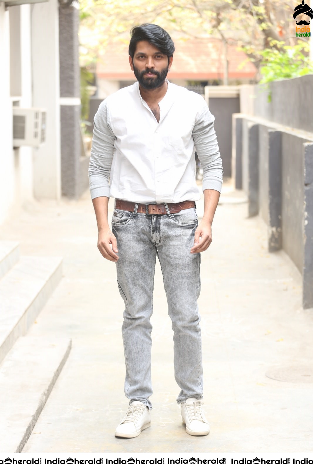 Actor Karthik Anand Looking too smart in these Photos