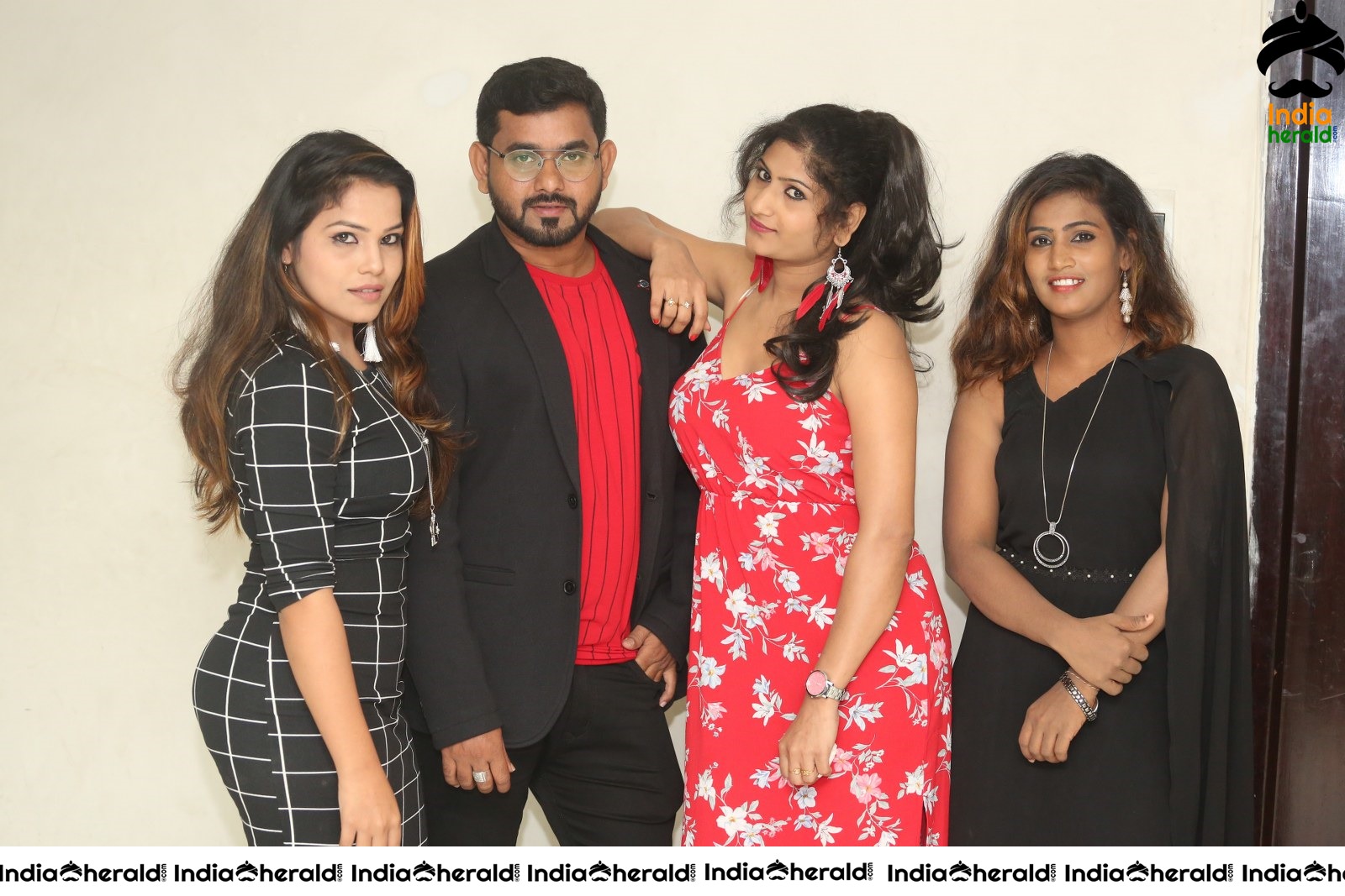 Actor Mahendra Photos with Other female leads in Planning movie