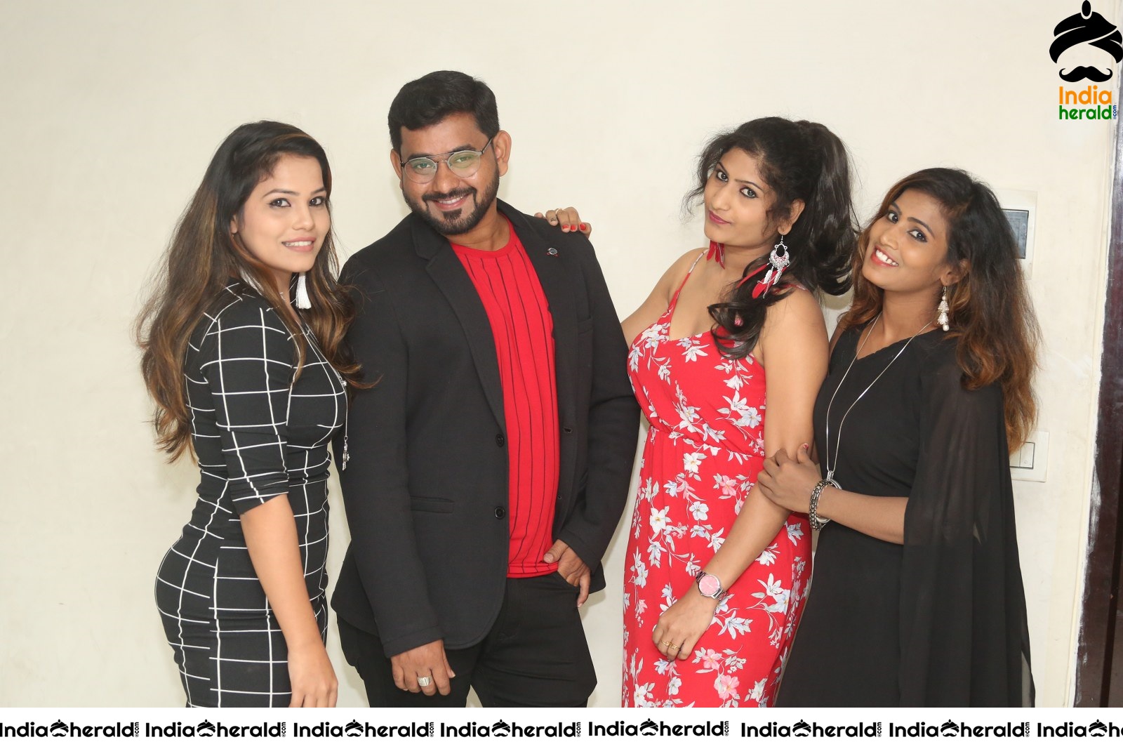 Actor Mahendra Photos with Other female leads in Planning movie