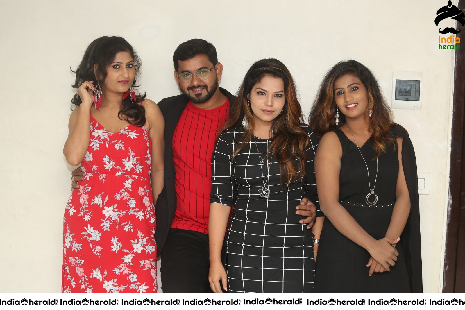 Actor Mahendra Photos with Other female leads in Planning movie