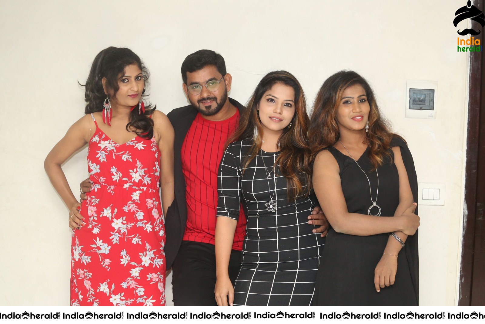 Actor Mahendra Photos with Other female leads in Planning movie