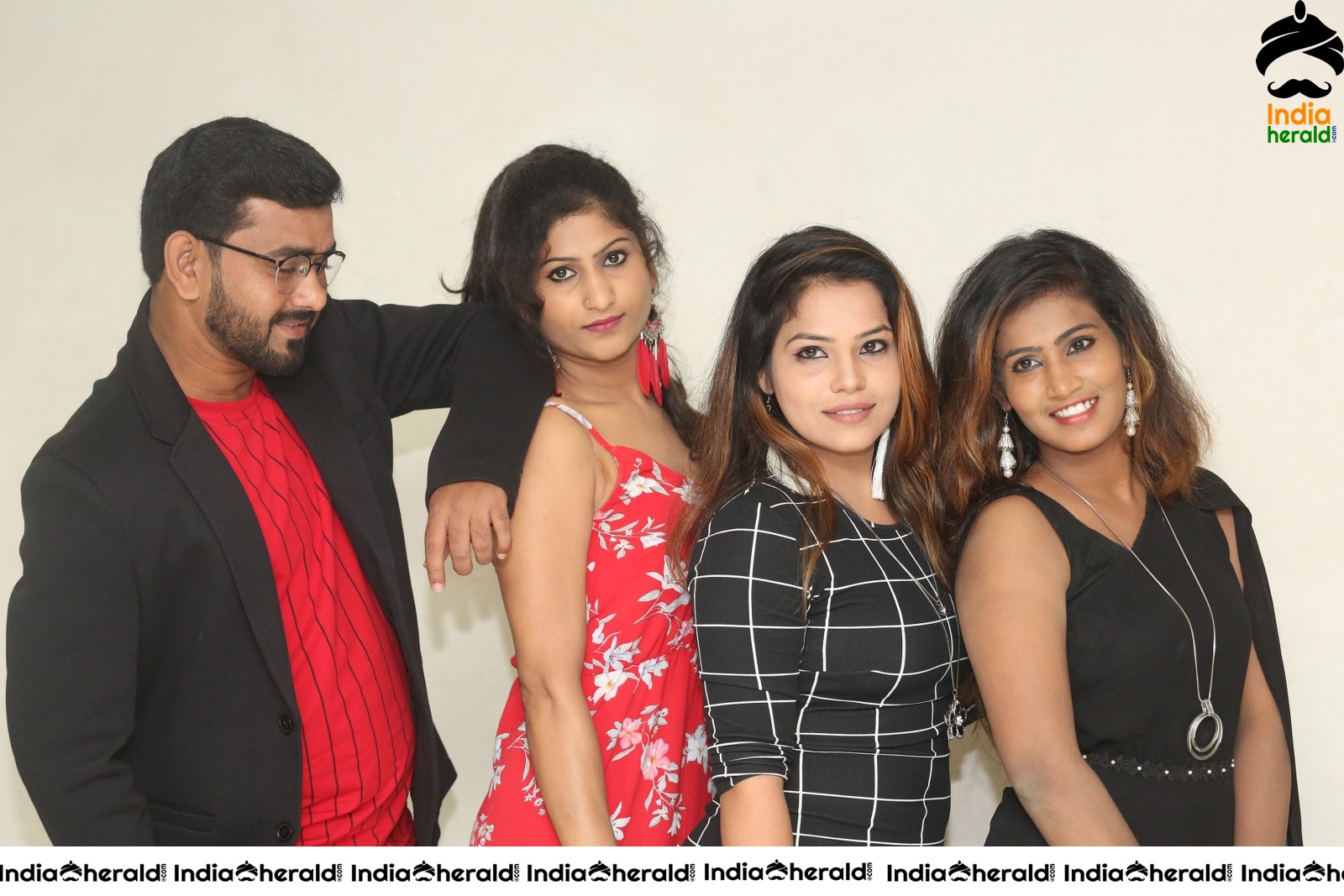 Actor Mahendra Photos with Other female leads in Planning movie