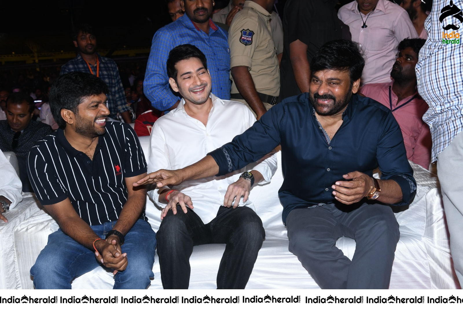 Actor Mahesh Babu and Chiranjeevi share a Happy Bonding at Sarileru Neekevvaru event Set 1