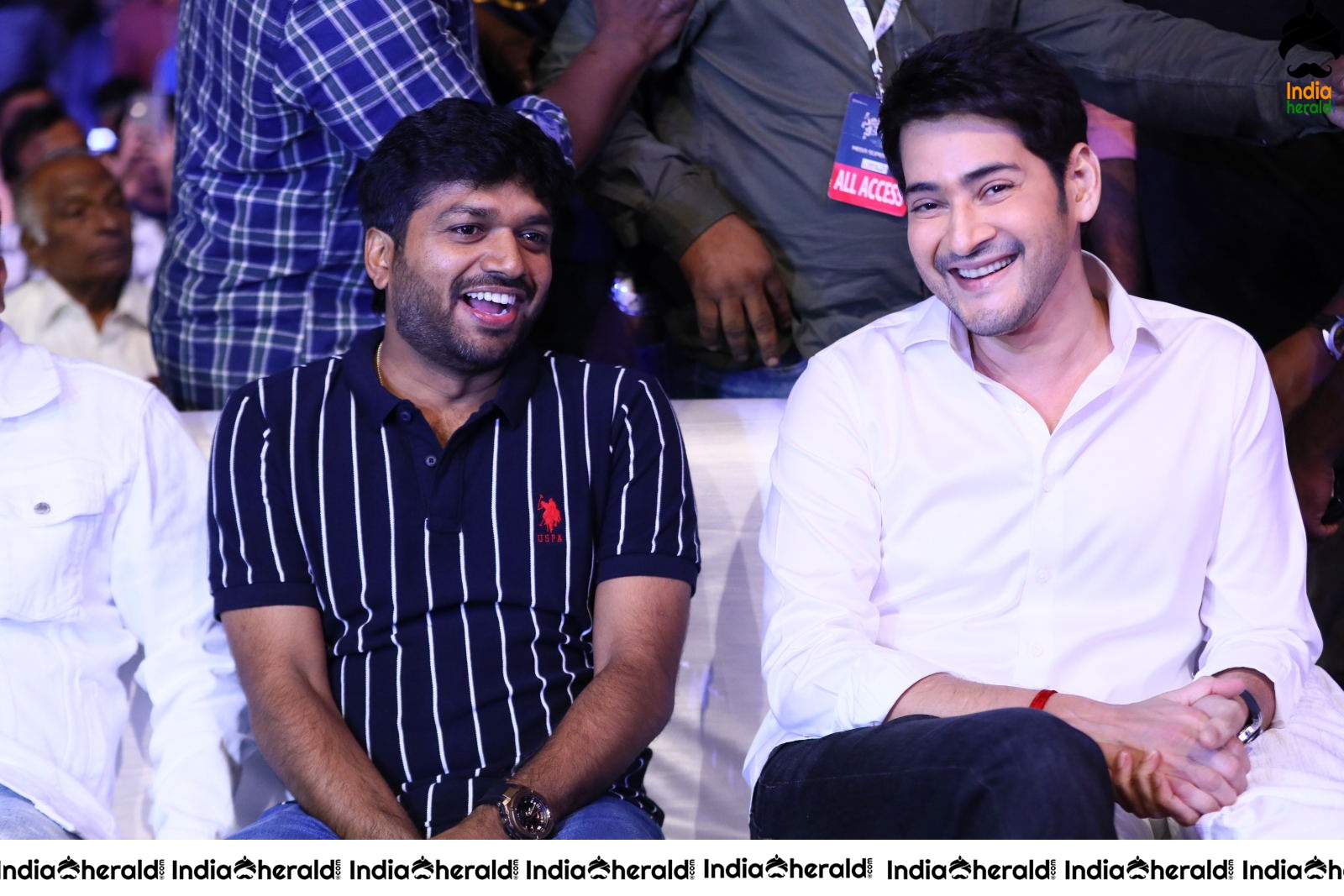 Actor Mahesh Babu Candid Clicks from Sarileru Neekevvaru event Set 1