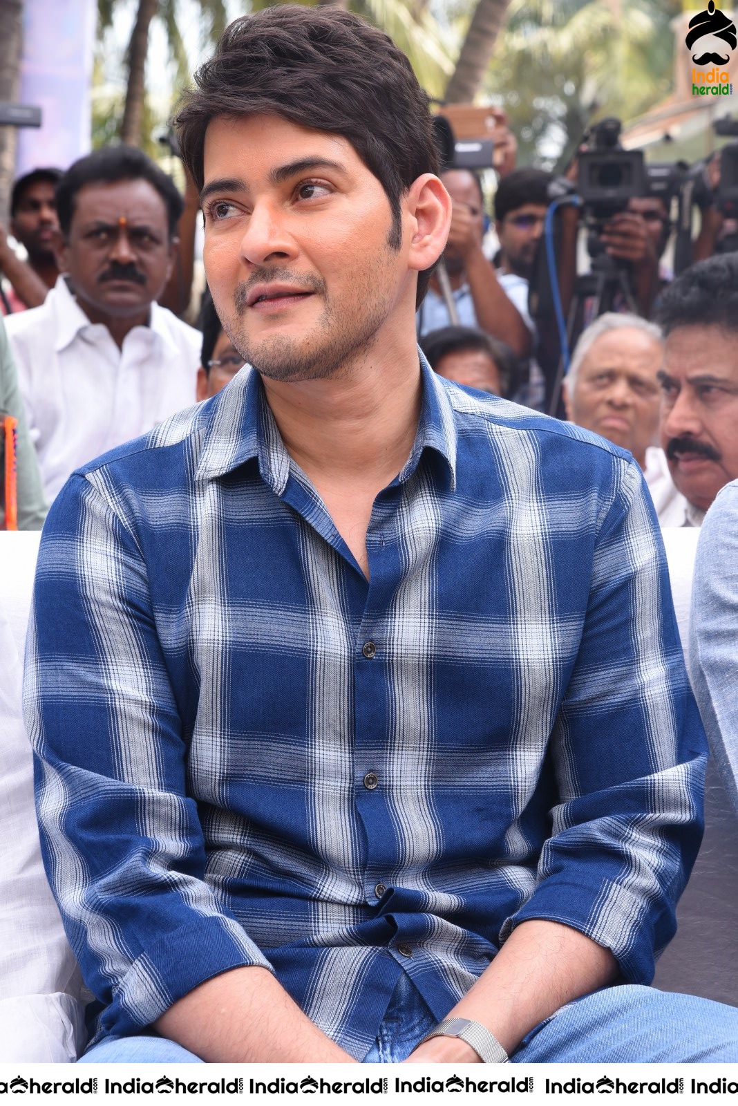 Actor Mahesh Babu Latest Photos at Vijaya Nirmala Statue Inauguration