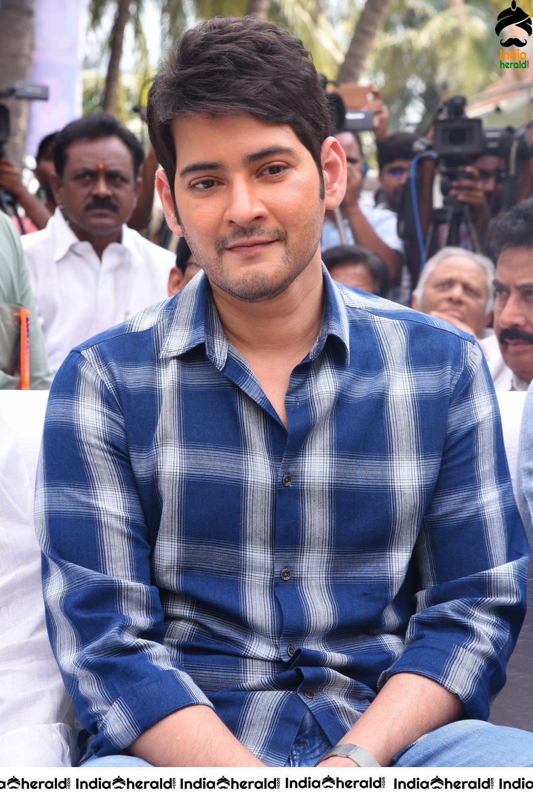 Actor Mahesh Babu Latest Photos at Vijaya Nirmala Statue Inauguration