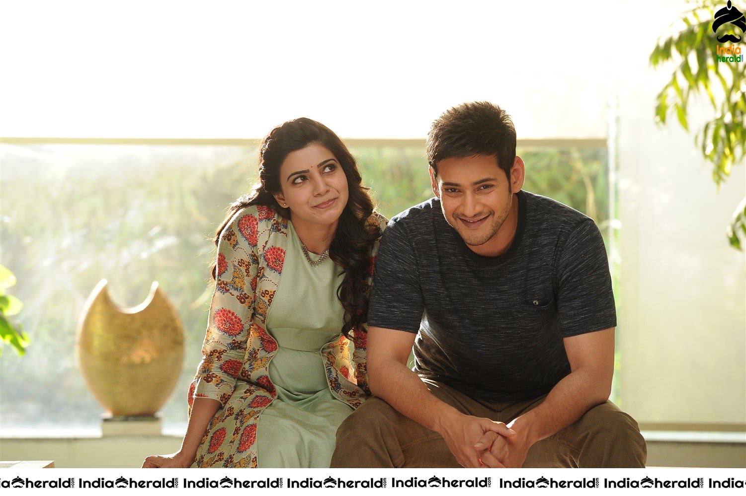 Actor Mahesh Babu Photos along with Samantha and Kajal Set 1