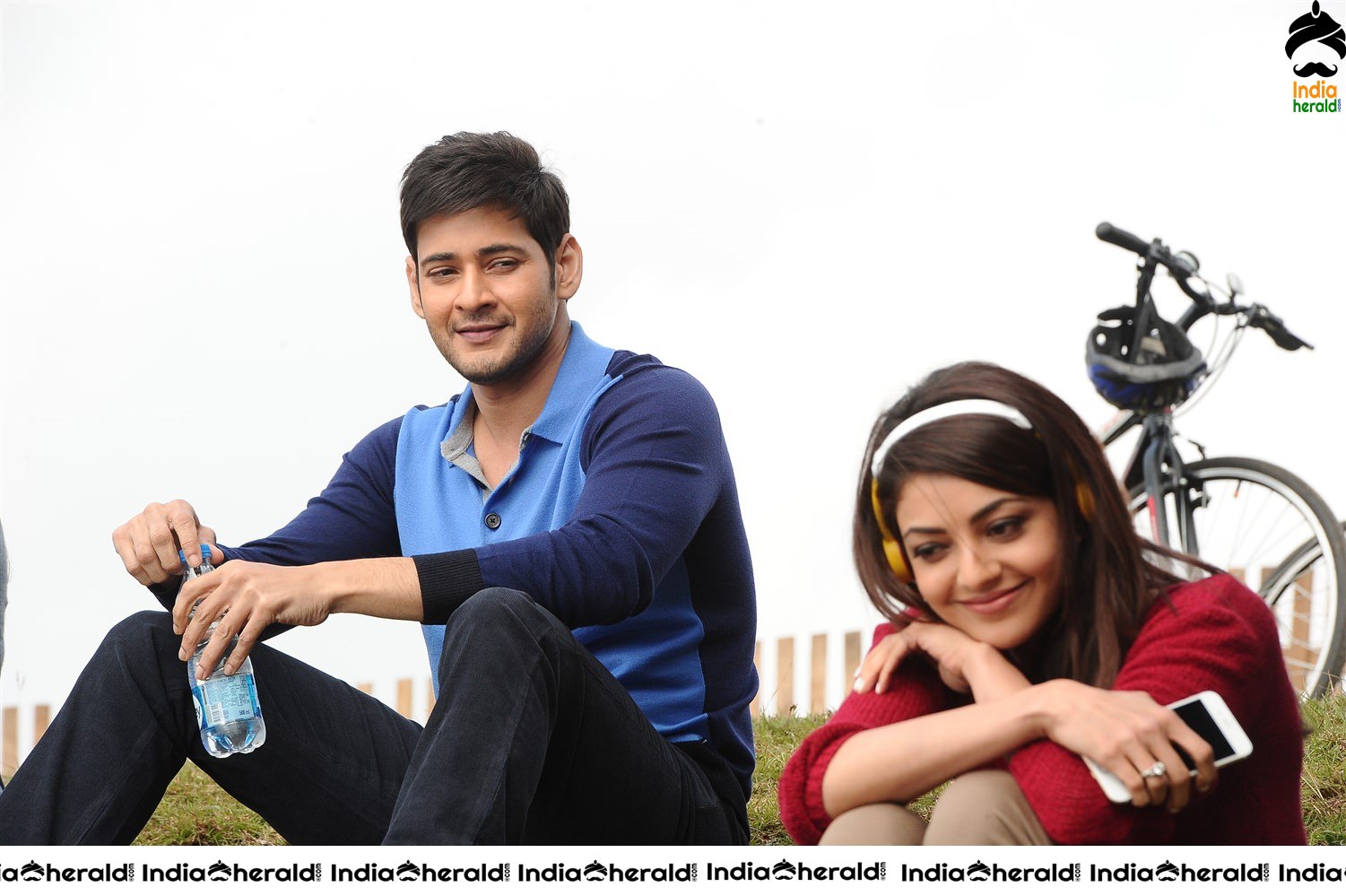 Actor Mahesh Babu Photos along with Samantha and Kajal Set 1