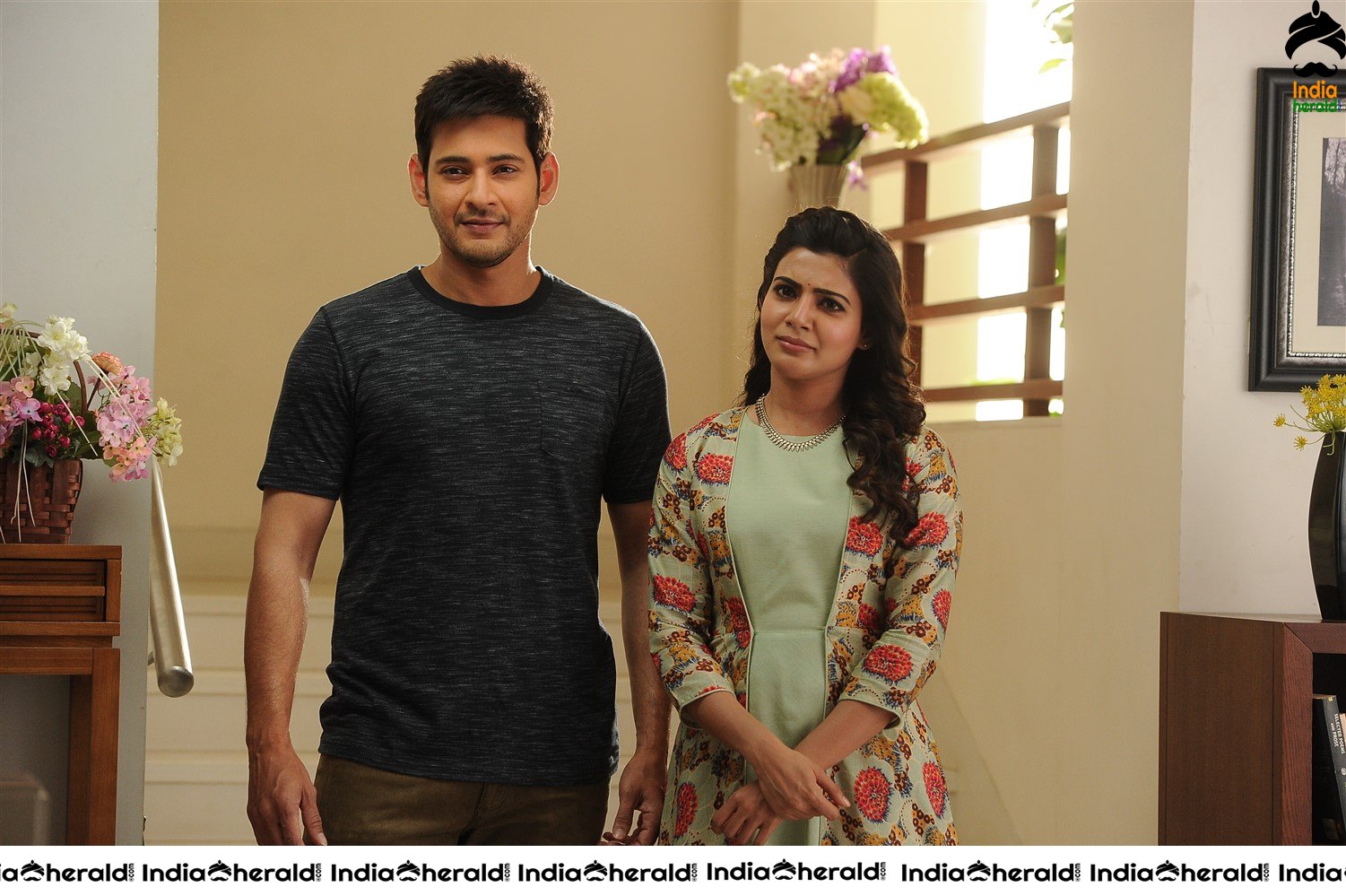 Actor Mahesh Babu Photos along with Samantha and Kajal Set 1