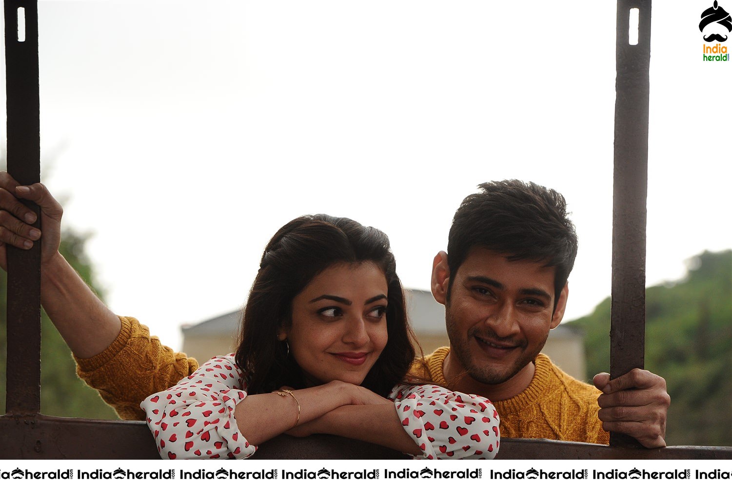 Actor Mahesh Babu Photos along with Samantha and Kajal Set 1