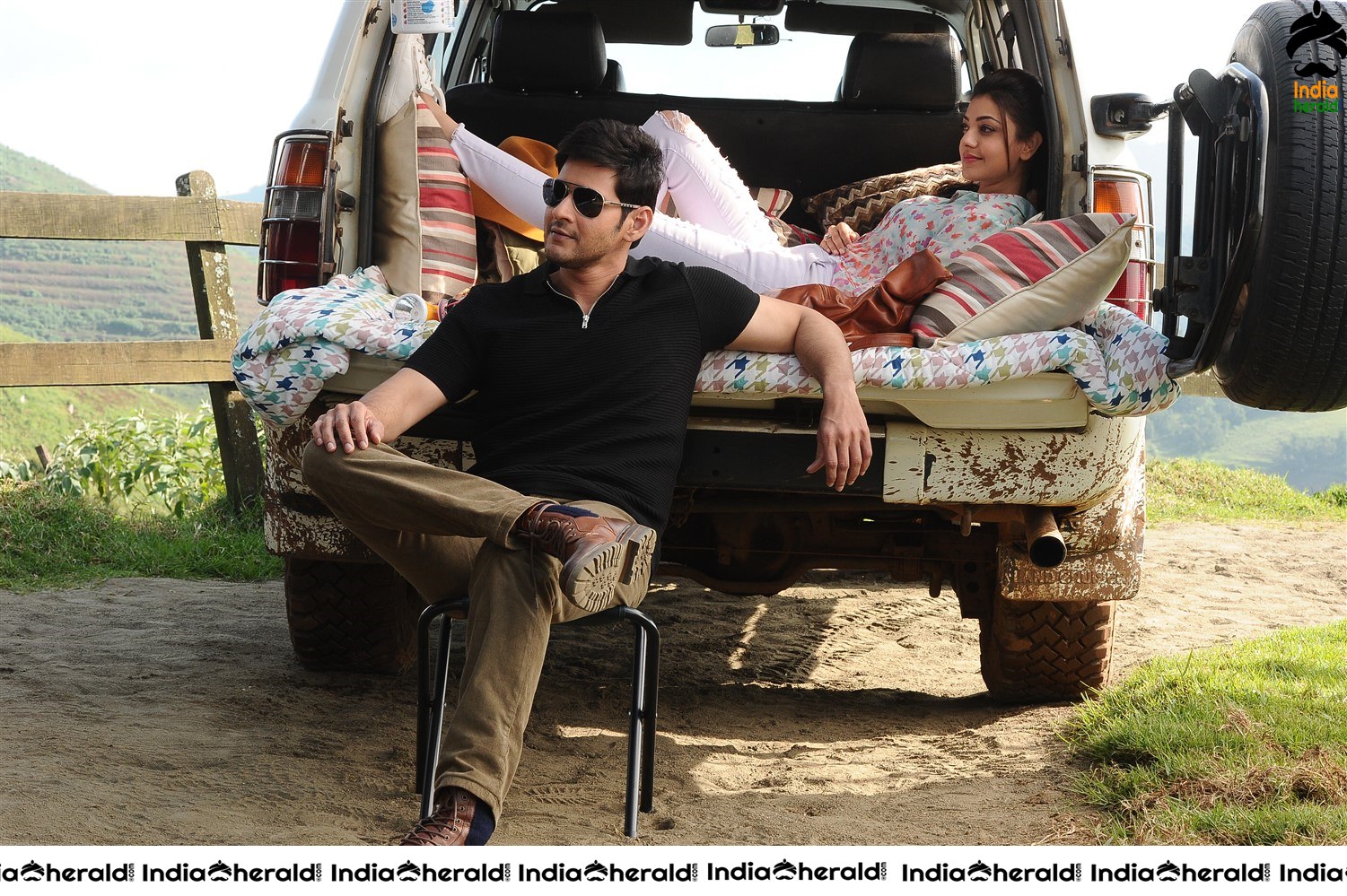 Actor Mahesh Babu Photos along with Samantha and Kajal Set 1