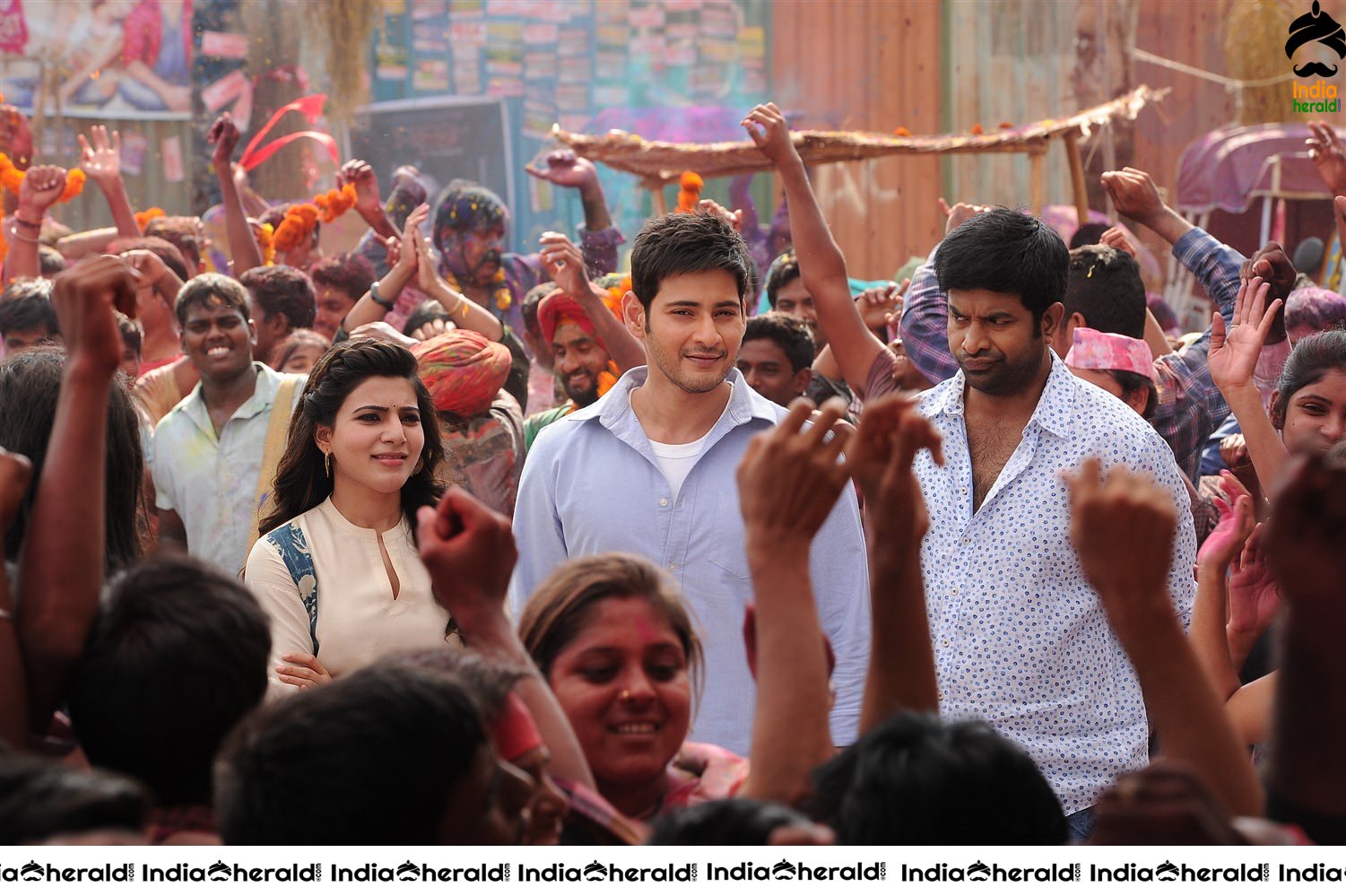 Actor Mahesh Babu Photos along with Samantha and Kajal Set 1