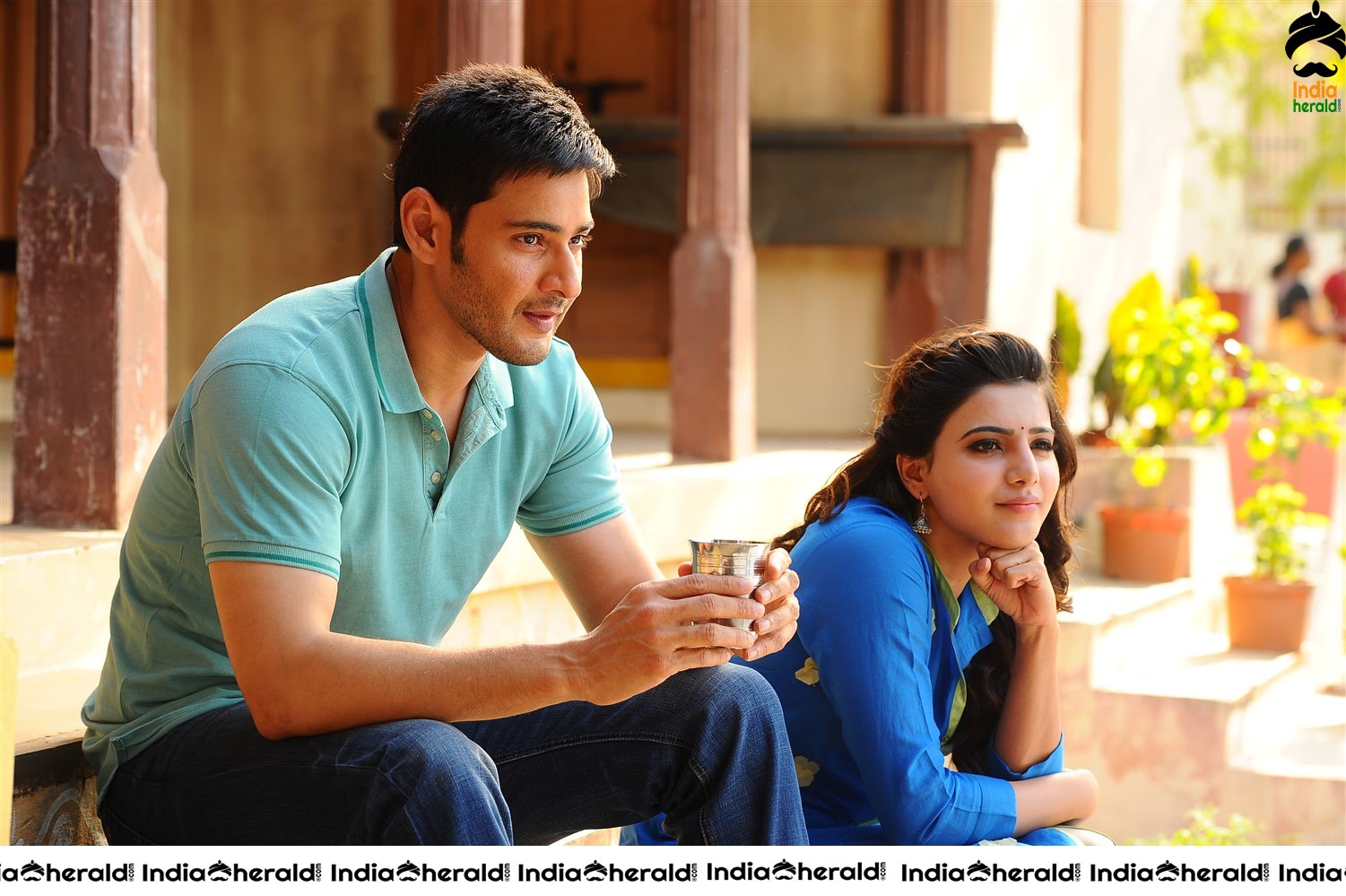 Actor Mahesh Babu Photos along with Samantha and Kajal Set 1