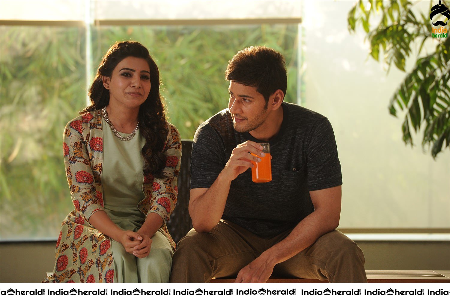 Actor Mahesh Babu Photos along with Samantha and Kajal Set 2