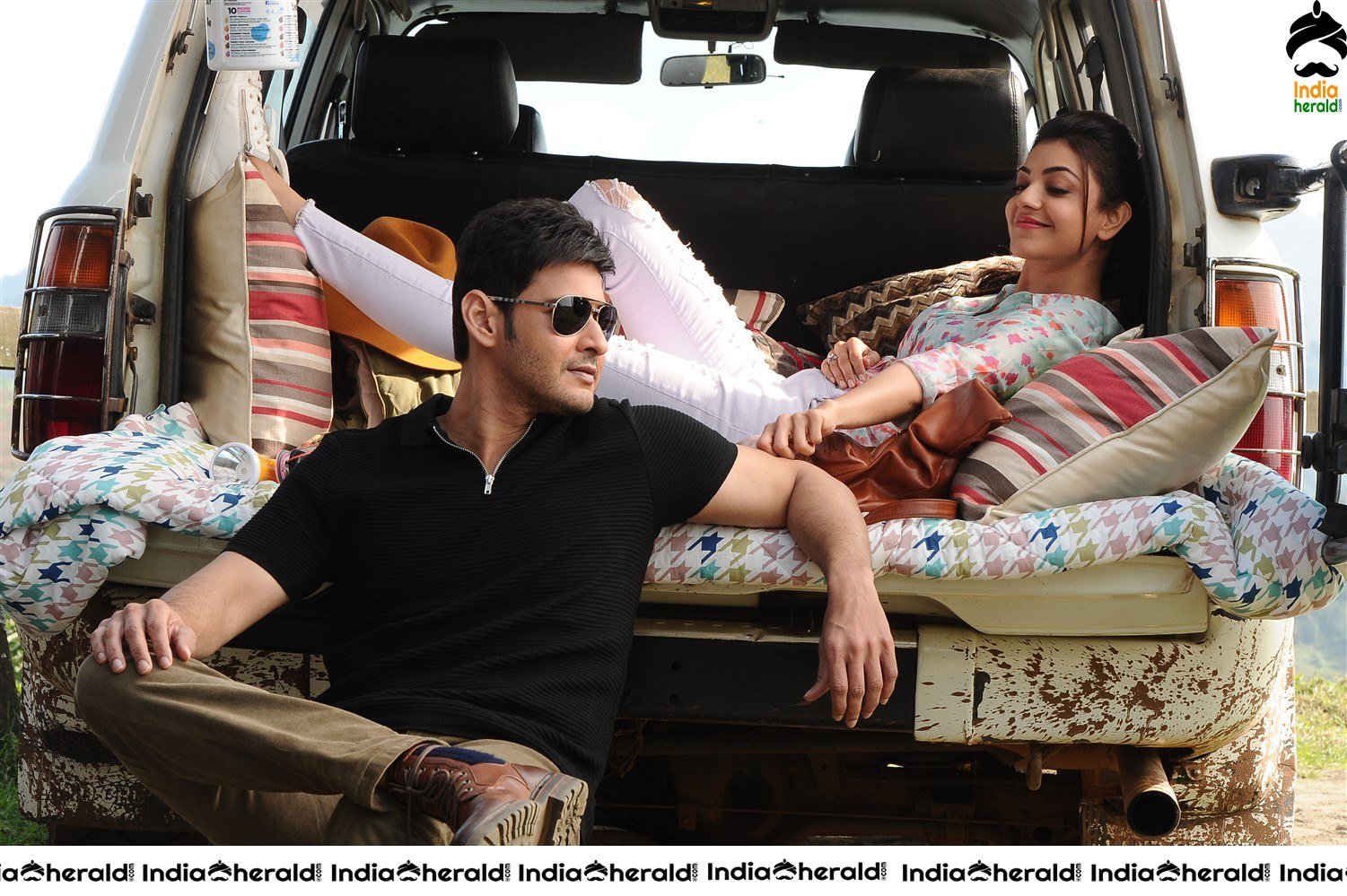 Actor Mahesh Babu Photos along with Samantha and Kajal Set 2