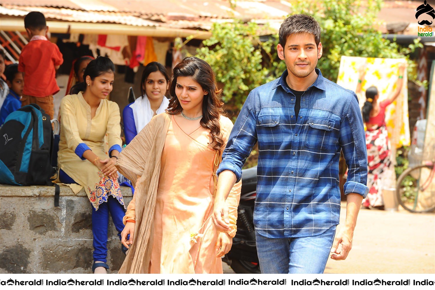 Actor Mahesh Babu Photos along with Samantha and Kajal Set 2