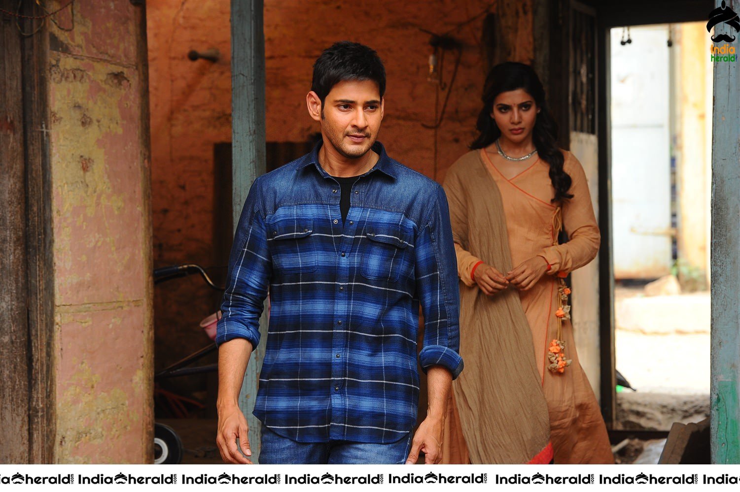 Actor Mahesh Babu Photos along with Samantha and Kajal Set 2