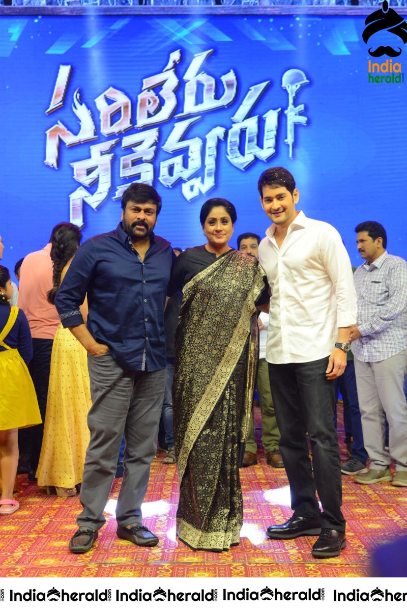 Actor Mahesh Babu snapped with Chiranjeevi and Vijayshanthi Set 1