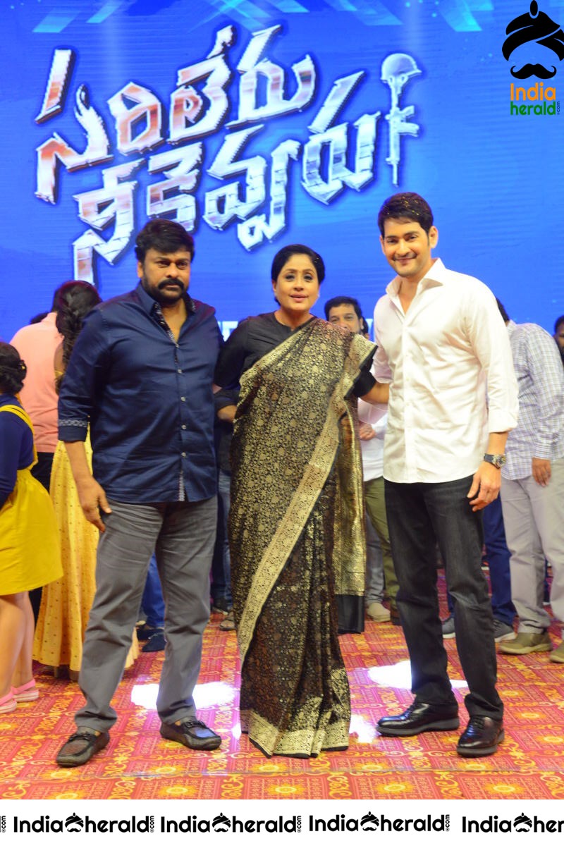 Actor Mahesh Babu snapped with Chiranjeevi and Vijayshanthi Set 1