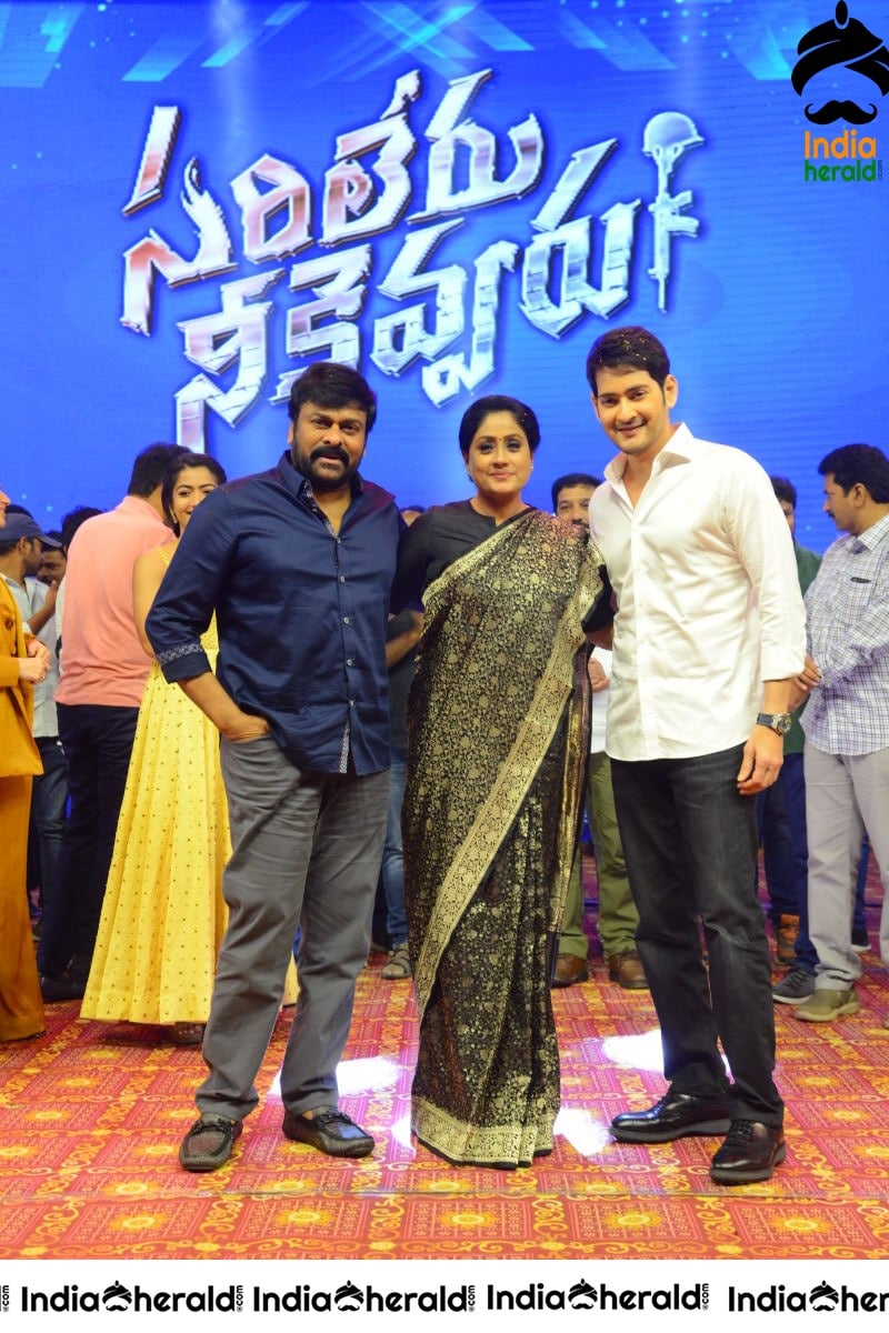 Actor Mahesh Babu snapped with Chiranjeevi and Vijayshanthi Set 2