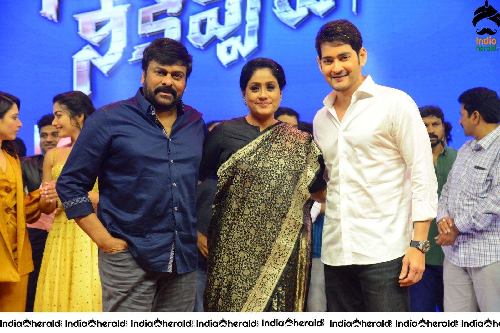 Actor Mahesh Babu snapped with Chiranjeevi and Vijayshanthi Set 2