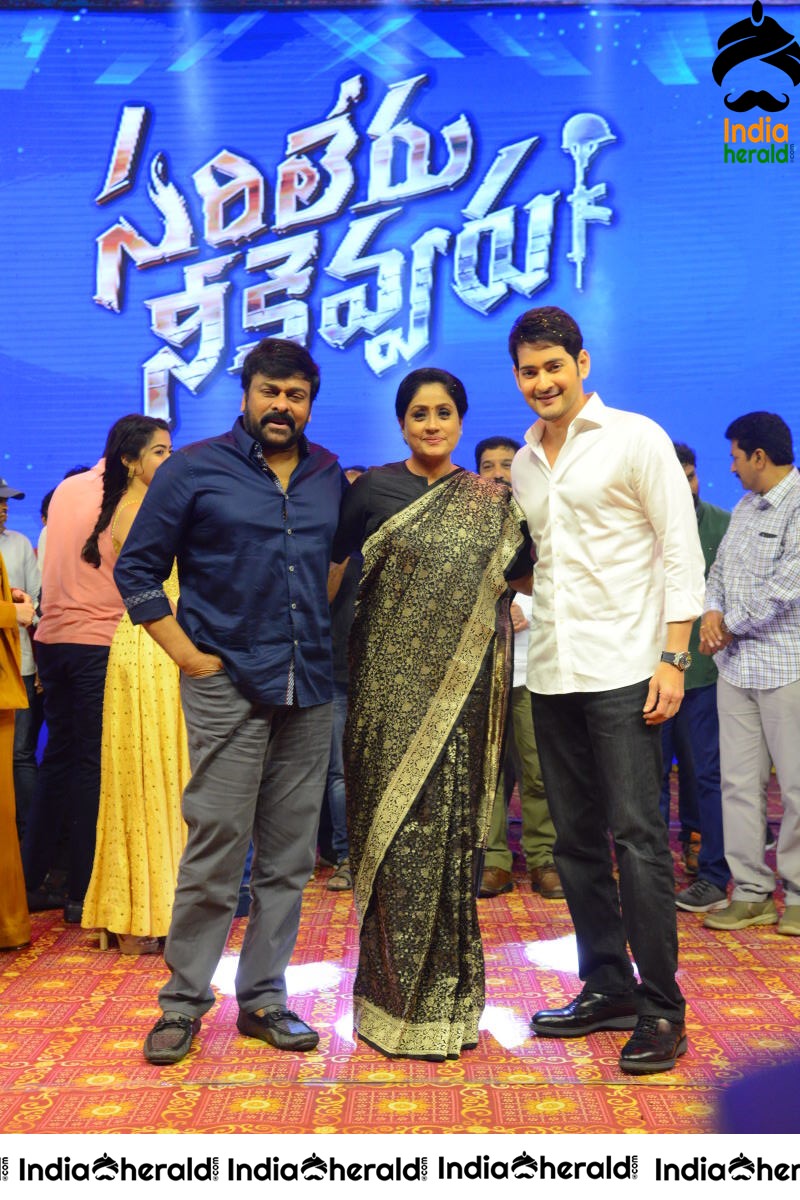 Actor Mahesh Babu snapped with Chiranjeevi and Vijayshanthi Set 2