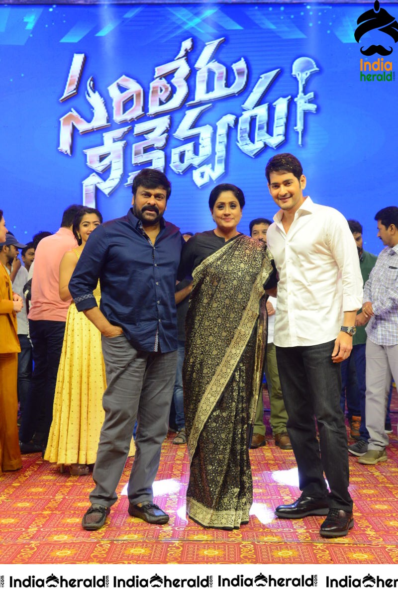 Actor Mahesh Babu snapped with Chiranjeevi and Vijayshanthi Set 2