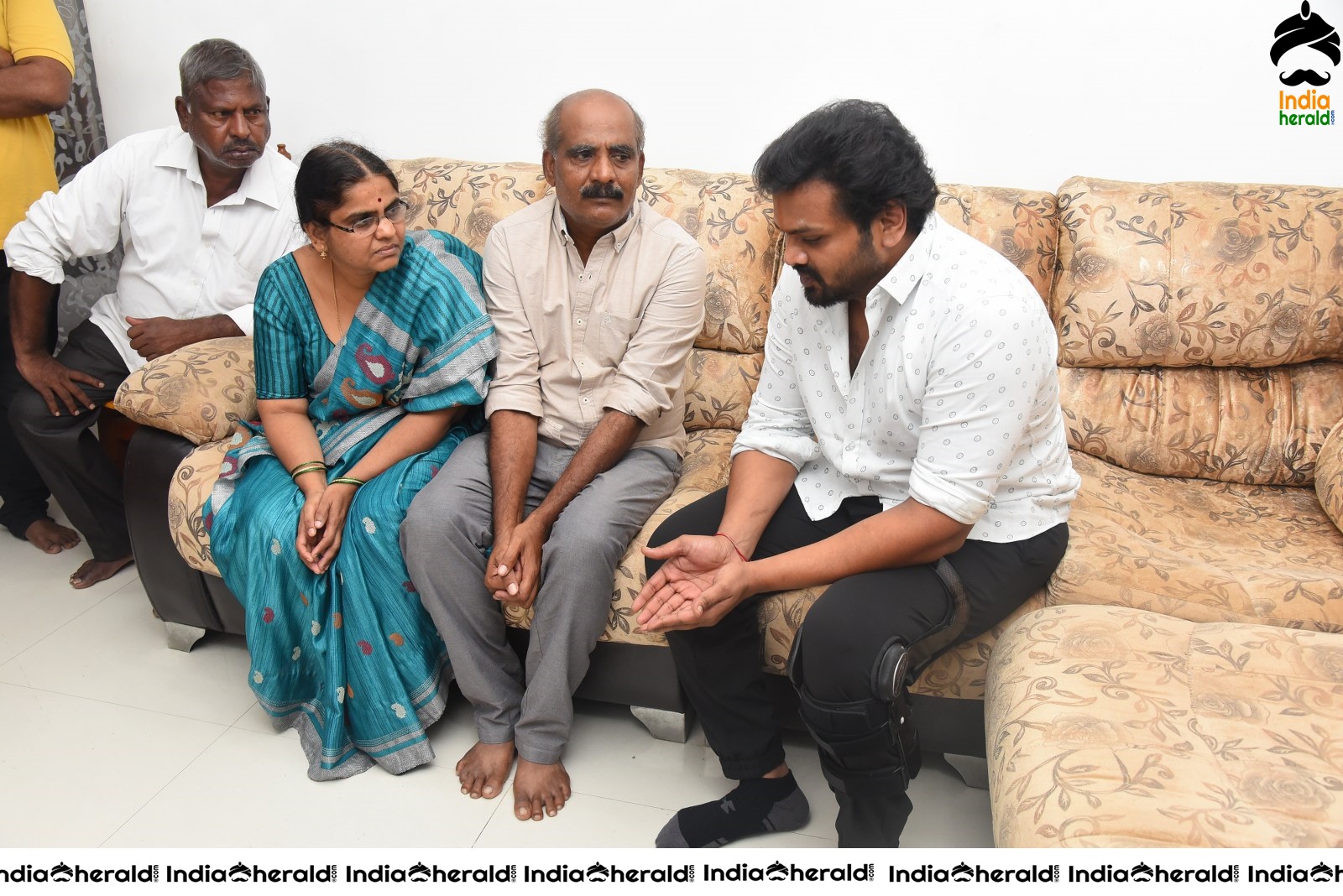 Actor Manchu Manoj Meets Dr Priyanka Reddy Family Members