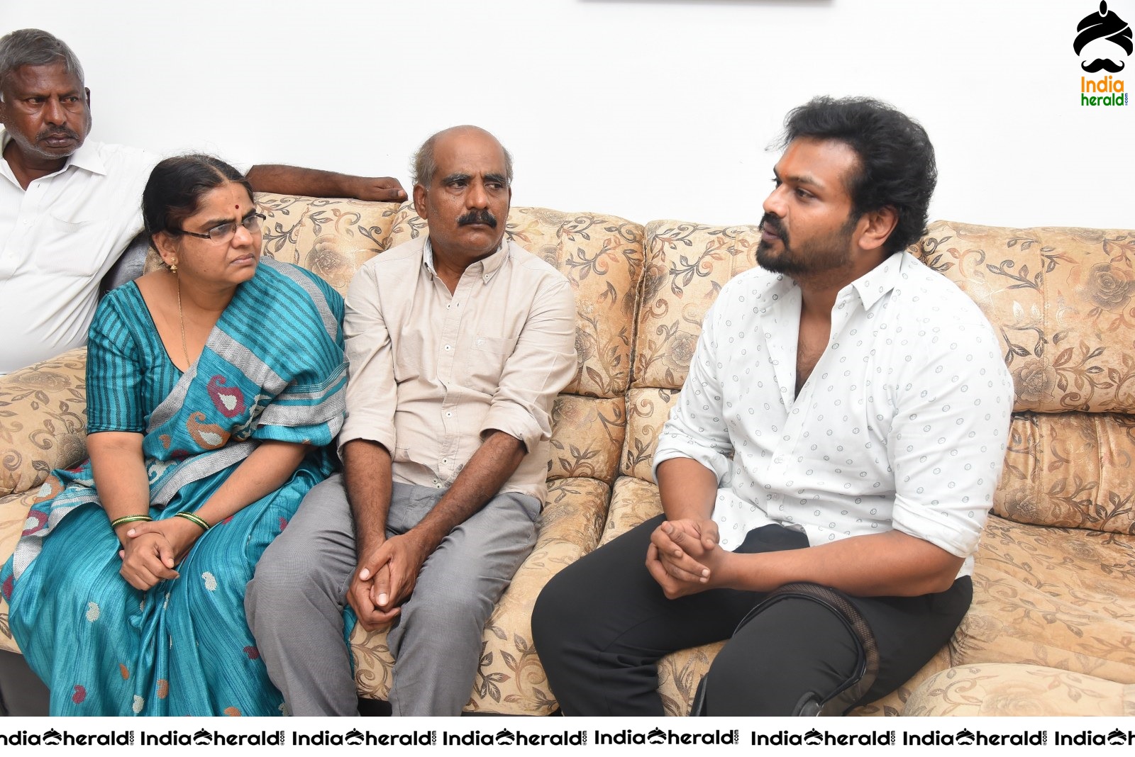 Actor Manchu Manoj Meets Dr Priyanka Reddy Family Members