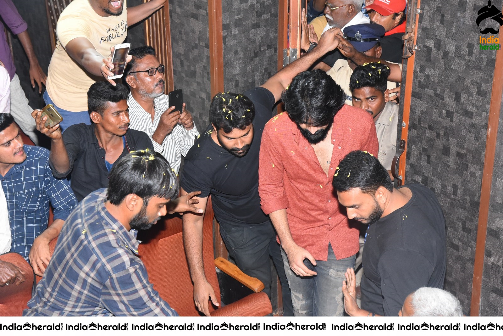 Actor Naga Shaurya mobbed by fans at Guntur