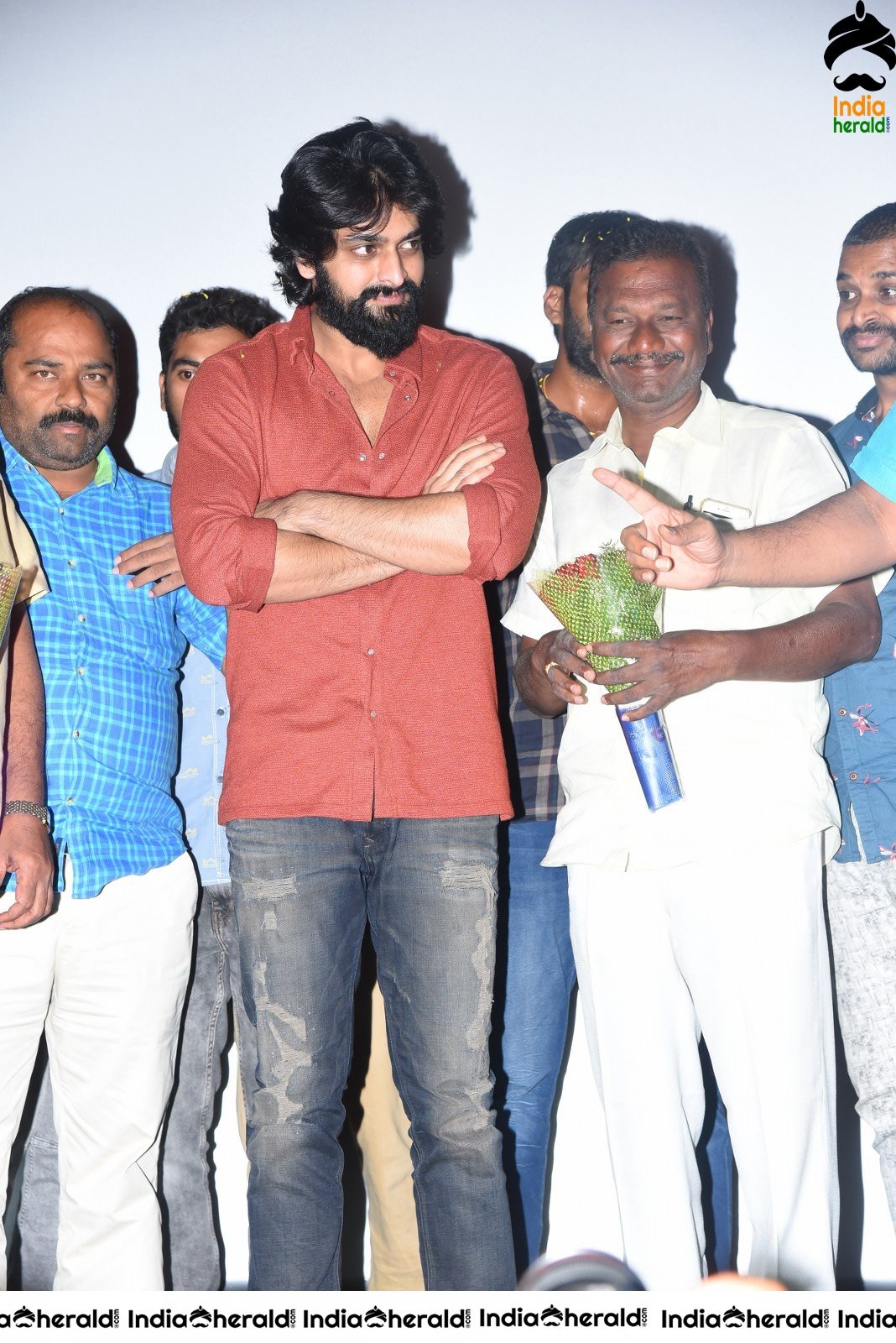 Actor Naga Shaurya mobbed by fans at Guntur