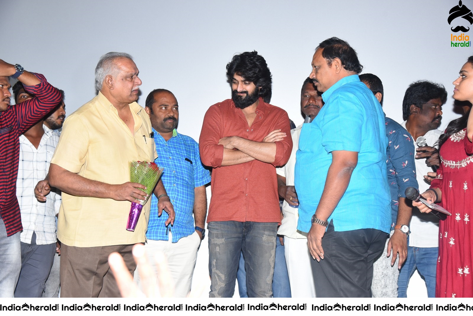 Actor Naga Shaurya mobbed by fans at Guntur