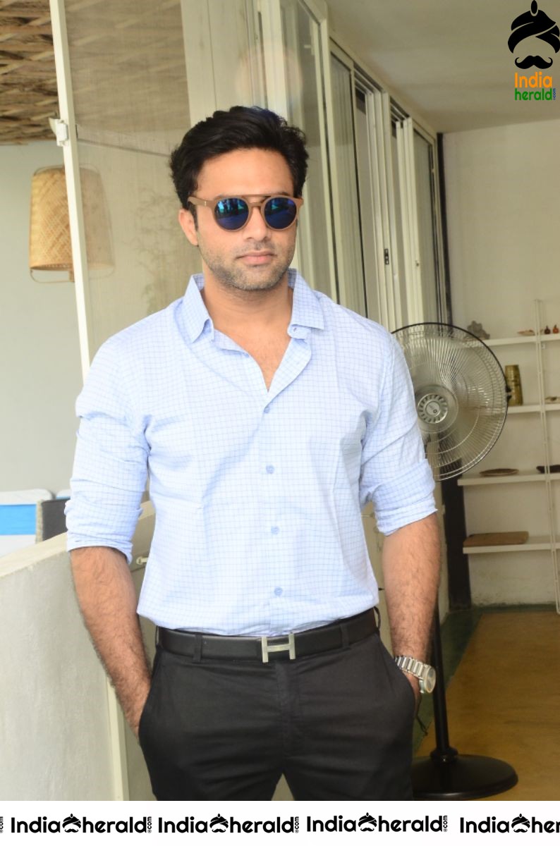 Actor Navdeep Looking Stylish in these latest clicks Set 1