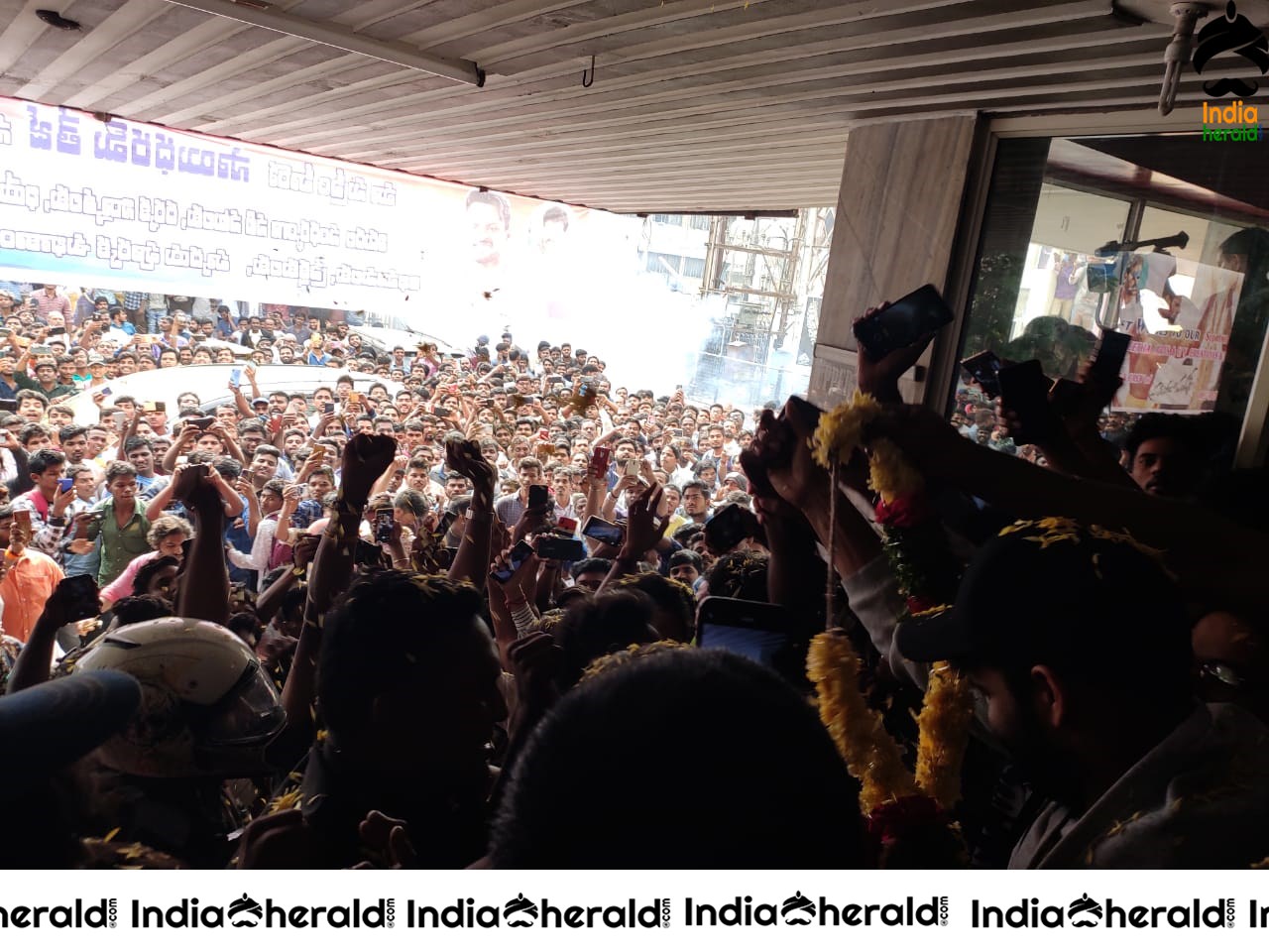 Actor Sai Dharam Tej mobbed by Crowd